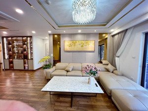 cần tiền bán gấp căn hộ 152m2_tầng trung, view thoáng.sẵn slot oto tại dolphin plaza. cam kết ko ảo