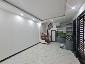 cần bán căn nhà tại yên nghĩa - hà đông. sổ đỏ 33m2, sẵn nhà 5 tầng. 4 tỷ . ngay bến xe, tàu điện.