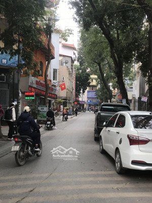 bán nhà phố hoàng cầu - ô tô ngủ trong nhà - vỉa hè đá bóng-dt 50m - giá nhỉnh 16 tỷ