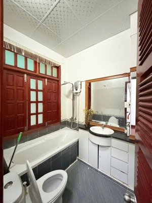 bán nhà 3 tầng mặt tiền hà huy giáp, trung tâm hải châu