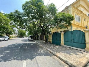 cho thuê biệt phú mỹ hưng 11x18 có hầm đầy đủ nội thất, mt đường lớn