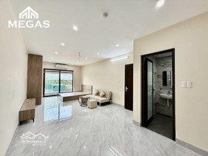 cho thuê 1 ngủ 1 khách ban công mới tinh full nội thất máy giặt riêng ngay võ chí công - tây hồ