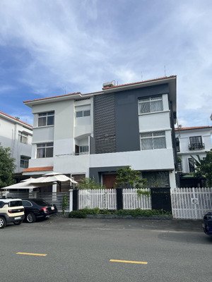 cho thuê bt phú mỹ hưng 10.5x19 đối diện công viên, mt phạm thái bường