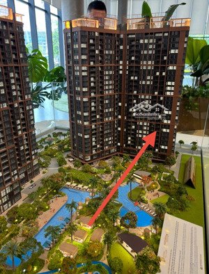 cần bán nhanh căn studio, dt 31,8m2 tầng đẹp, hướng đẹp view bể bơi giá 2.090 tỷ. lh 