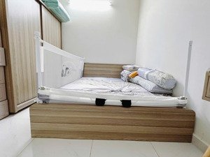 cho thuê căn hộ green river căn 2 phòng ngủ-2wc giá 11 triệu đầy đủ nội thất. cách quận 5,10 8 phút