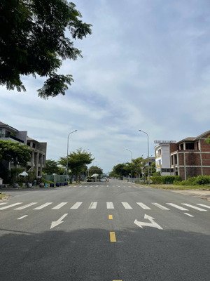 cần bán 1 cặp liên kế số đẹp phong thủy giá đầu tư phân khu a2. b2.53 giá tốt