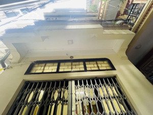 bán gấp nhà ngõ 132/24 cầu giấy, 33m2 x 4 tầng, 6 tỷ, mt 4m, ngõ thông gần phố