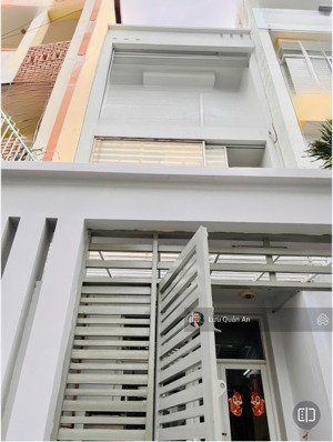 bán nhà hẻm xe hơi tránh 3 tầng 4x17m, hợp làm vp mở cty gần hàng xanh. sổ vuông, giá 12,3 tỷ