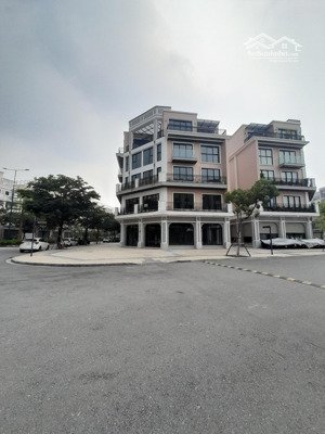 bán tòa liền kề the manor central park nguyễn xiển, hoàng mai, 240m2, 5t, mt 30m, lô góc, thang máy
