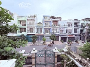 gấp bán giảm mạnh 2 tỷ. bán nhà mặt tiền (6m x 24m). an ninh - cán bộ cấp cao. bình chánh