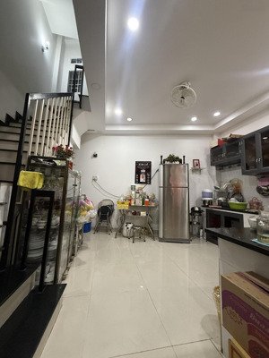 nhỉnh 5 tỷ gần lê đại hành quận 11 45m2 4 tầng mới đẹp, cách hxh 30m.