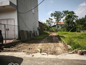 không có lô rẻ số 2 tại hồng kỳ - trung dã ô tô 7 chỗ ngủ trong nhà