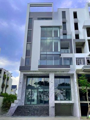 top tòa nhà nguyên căn trung tâm quận 2 cho thuê từ 1000-2500m2 hoàn thiện mới lh: 