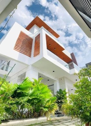 biệt thự sân vườn phố nguyễn chánh - mặt tiền rộng giá đầu tư - ô tô - ở cực sướng