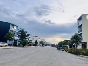 chính chủ cần cho thuê nhà 4 tầng mặt tiền đường lê thánh tôn 32m thành phố quảng ngãi , 11 triệu .