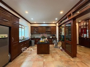 bán rất gấp biệt thự sát vinhomes hàm nghi 112m2 mặt tiền 8m vỉa hè thang máy nhập, trên 40 tỷ