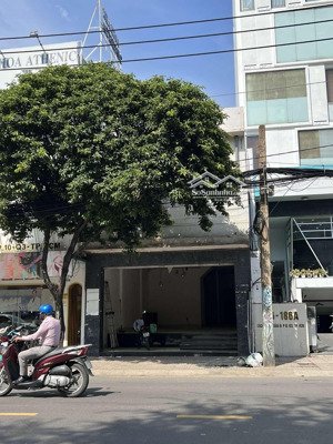 cho thuê nguyên căn mặt tiền, chính chủ, 5,5x24m, gần viettel, vòng xoay dân chủ