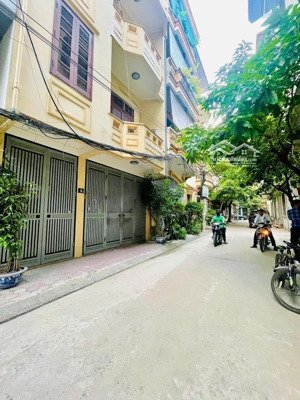 bán nhà phạm tuấn tài 67m2/mt 6m /5 tầng ngõ thông tứ phía ô tô tránh 27 đồng có thương lượng