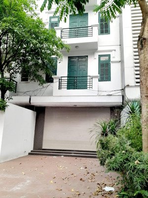 mặt phố vip hoàng cầu - 123m - mt 7.5 - 5 tầng thang máy - sân trước nhà rộng - 52 tỷ