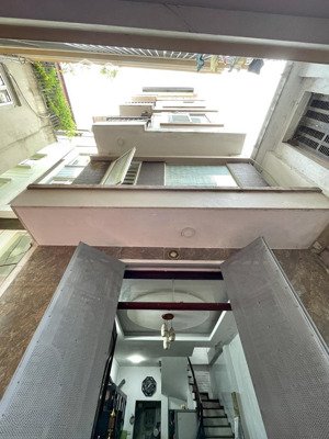 cần bán phố bồ đề, long biên , 35m2 , sân rộng thoáng