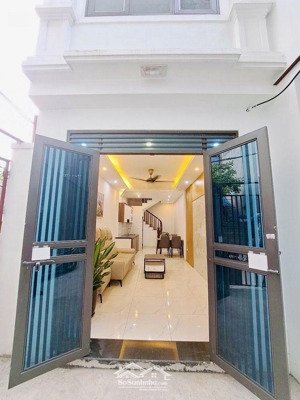 bán gấp nhà phố lĩnh nam, lô góc siêu đẹp 3 gác đỗ cửa, gần ô tô giá chỉ 6.3 tỷ di