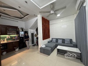 bán sổ đỏ 30m2 nhỉnh 7 tỷ tân mai - hoàng mai - hà nội - ngõ nông thông - ô tô đỗ cổng - vuông đẹp