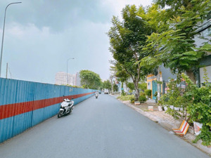 bán cặp đất trục đường 20m. dt:5x18.5. giá :13 tỷ