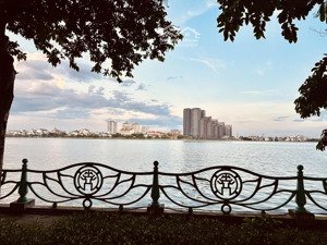 cần bán nhanh 80m nhà mặt hồ tây, mặt tiền 6.5m, giá đầu tư, hàng siêu hiếm