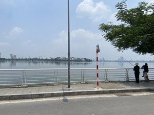 phố trích sài - tòa nhà dòng tiền 8 tầng thang máy. lô góc ngõ thông 3 bước ra hồ tây