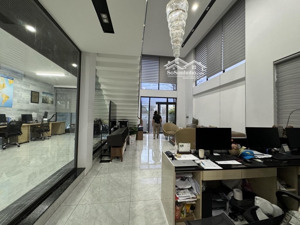 bán biệt thự view sông hàn-4tầng-300m2-ngang 12m-nội thất cao cấp, đầy đủ bể bơi, thang máy-20,x tỷ