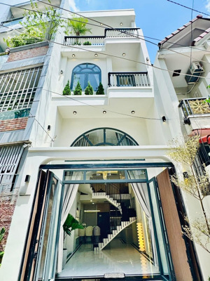 chú lâm bán gấp nhà đường 5m rạch bùng bình,p9,q3 giá 4tỷ330/68,4m2 cho thuê 30tr gần ga sài gòn.