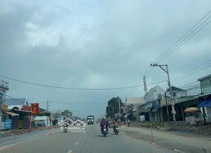 cần tiền bán lại lô đất mặt tiền dt750 với giá 1ty150 có 100m2 thổ cư