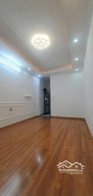 bán nhà an dương vương, 20 m ra ô tô tránh, vỉa hè. giá 7.2 tỷ