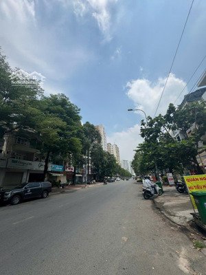 giá tốt 40.5 tỷ. mặt tiền cụm xuân thủy, kế quốc hương. dt(7.5x23m). gpxd: hầm 5 tầng. sân thượng