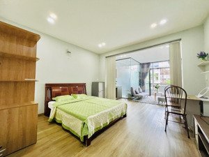 căn hộ cao cấp rộng 40m2 ban công máy giặt riêng, phòng đẹp ngay khu ăn uống gần hàng xanh