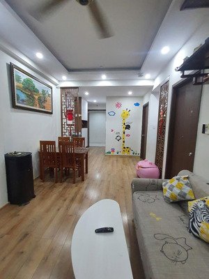 tôi cần cho thuê căn hộ chung cư green river, 2225 phạm thế hiển, phường 6, quận 8.