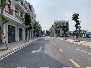 hàng hiếm chuyển nhượng căn nhà 4 tầng view vườn hoa và view toà cao tầng khu đô thị golden point