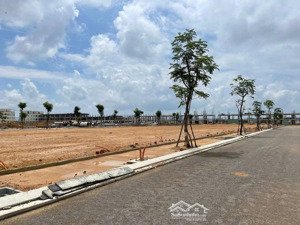 đất nền mặt tiền cách trung tâm tp quy nhơn chỉ 10 phút. đầy đủ dịch vụ tiện ích giá 2 tỷ 4/nền