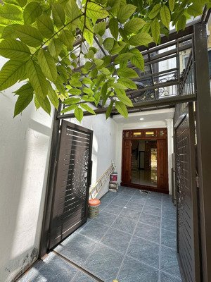 bán nhà 6 tầng thang máy hoàng hoa thám ngõ thông đội cấn, full nội thất, sân trước nhà thoáng mát