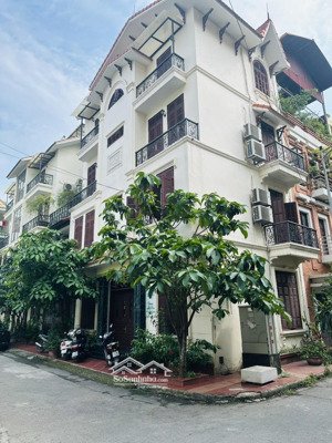 biệt thự lô góc 2 mặt -view vườn hoa - kinh doanh -mặt tiền lớn - ở hay làm văn phòng đều phù hợp