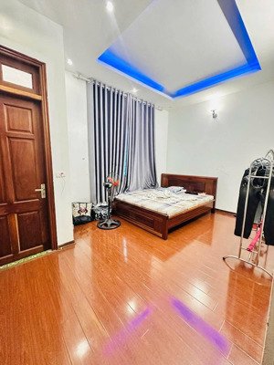 trung tâm cầu giấy - tiện ích ngập tràn 30m ra hồ - cách ô tô 20m - cách mp cầu giấy 50m