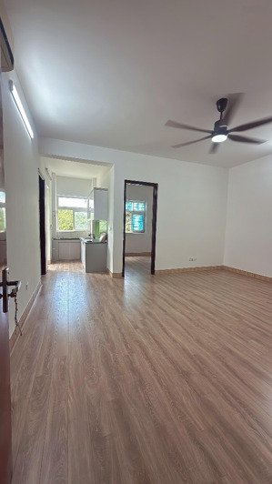 chính chủ bán nhanh căn góc 65m tòa thương mại xây gạch đỏ.
