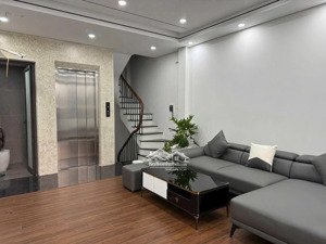 long biên, 45m 5 tầng thang máy ô tô đỗ cổng, full nội thất, chưa đến 7 tỷ