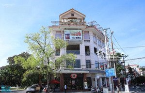 góc 2mt lê văn lương-ngang khủng 25m - 4 tầng - hdt 299 triệu - giá thiện chí 99 tỷ