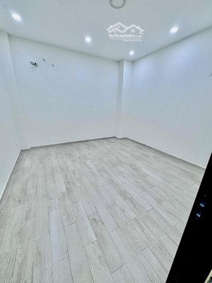 nhà mặt tiền - giá tốt - ngay trung tâm