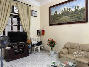 chính chủ bán nhà riêng 3 tầng + 1 tum ngõ hoàng hoa thám dt 109.6m² ngõ rộng, gần hồ tây