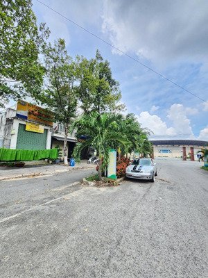 bán nhà hoàn công 1 trệt 2 lầu ngay cổng sân vận động đông hòa p.đông hòa tp.dĩ an