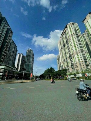 bán nhà góc 2 mặt tiền đường nguyễn văn trỗi. dt 315m2 (15x21m), 7 tầng hđt 185tr/th. giá 90 tỷ tl