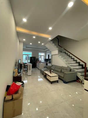 cho thuê nhà phố tại park riverside: nhà cơ bản 14 triệu/tháng - full nội thất 16 triệu/tháng