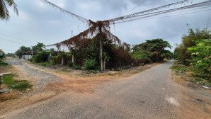 chủ cần bán gấp lô đất full thổ cư, 3 mặt tiền ở hòa thành - tây ninh
dt: 8x28,5m giá: 1,5 tỷ
